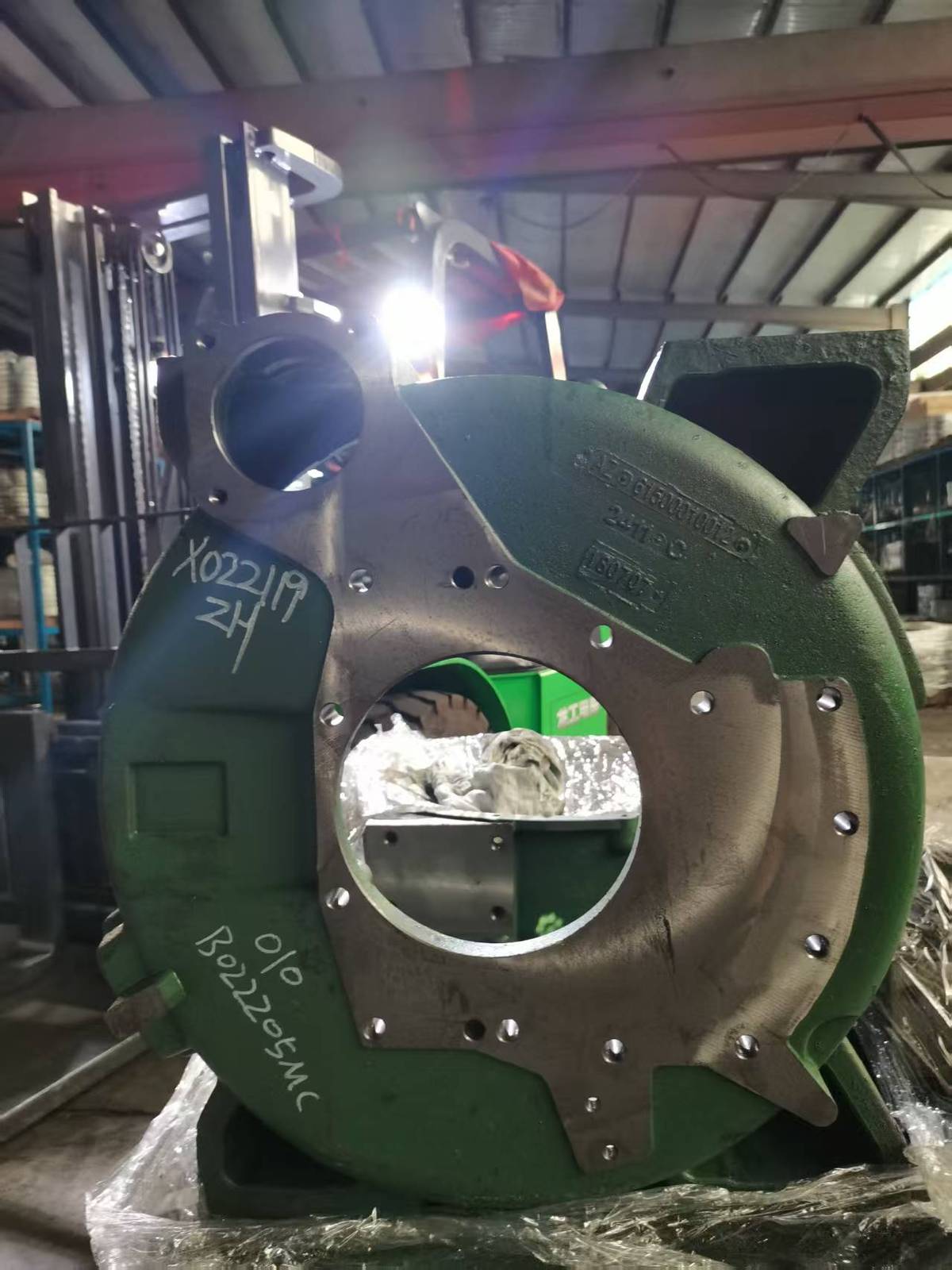 Sinotruk HOWO flywheel housing, part number AZ1500010012, green painted
