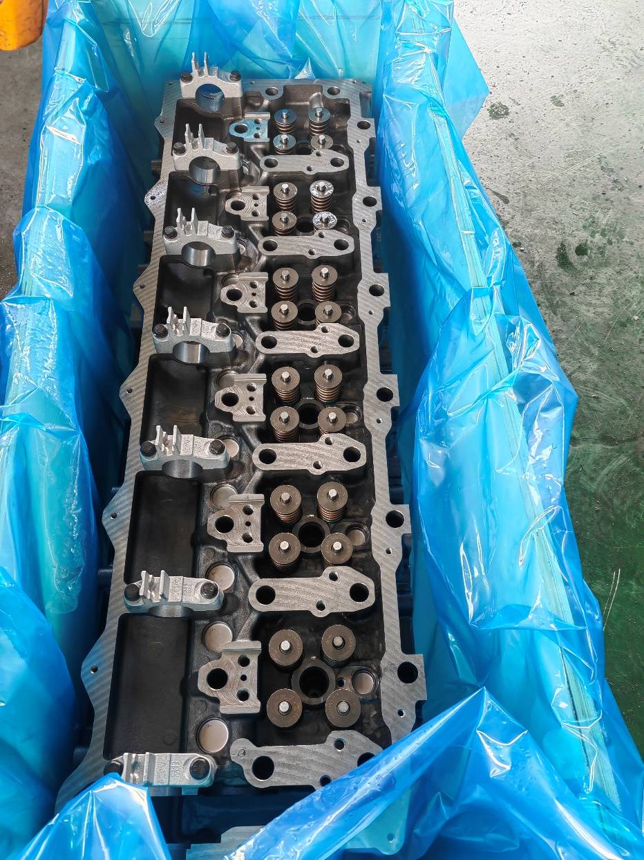 MAN cylinder head assembly top view with valve springs and injector bore