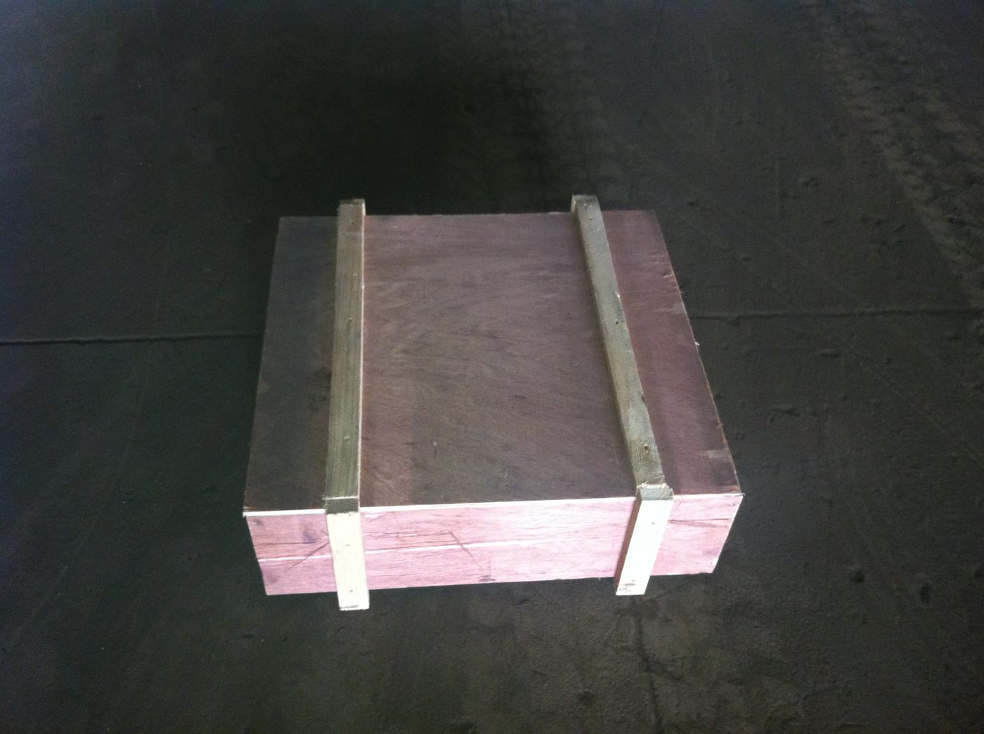 Plywood export case with timber battens on top, heat-treated and exempt from fumigation
